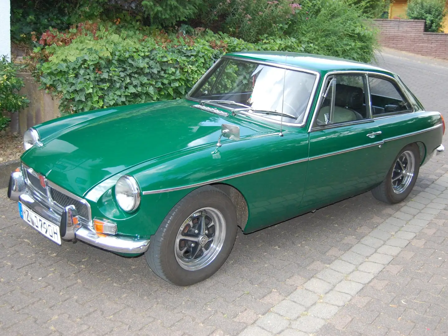 MG MGB GT Grün - 1
