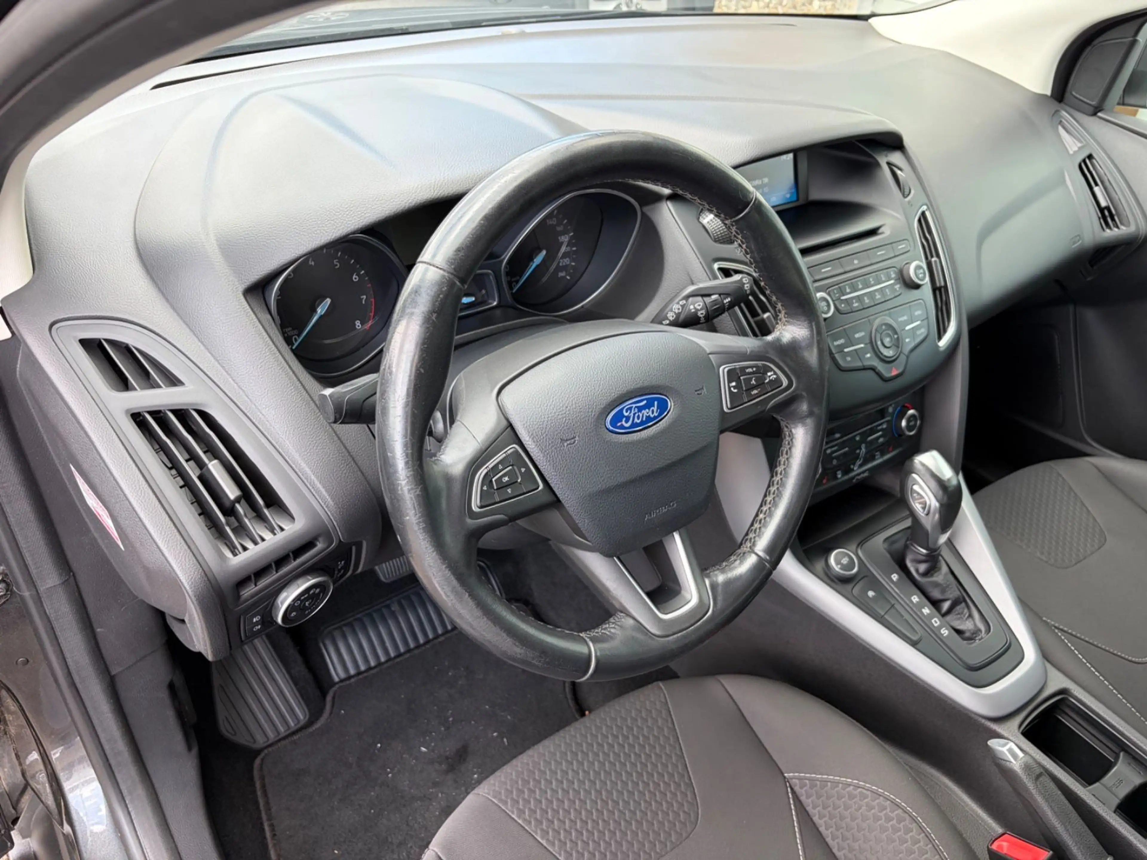 Ford Focus Sport 1.5*KLIMAA-*AHK*MFL*GARANTIE*TÜV*ALU — photo 13