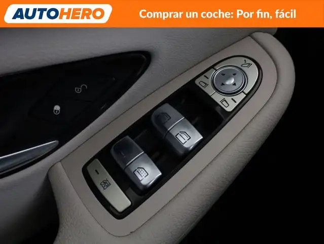 Mercedes-Benz C-Class view 30