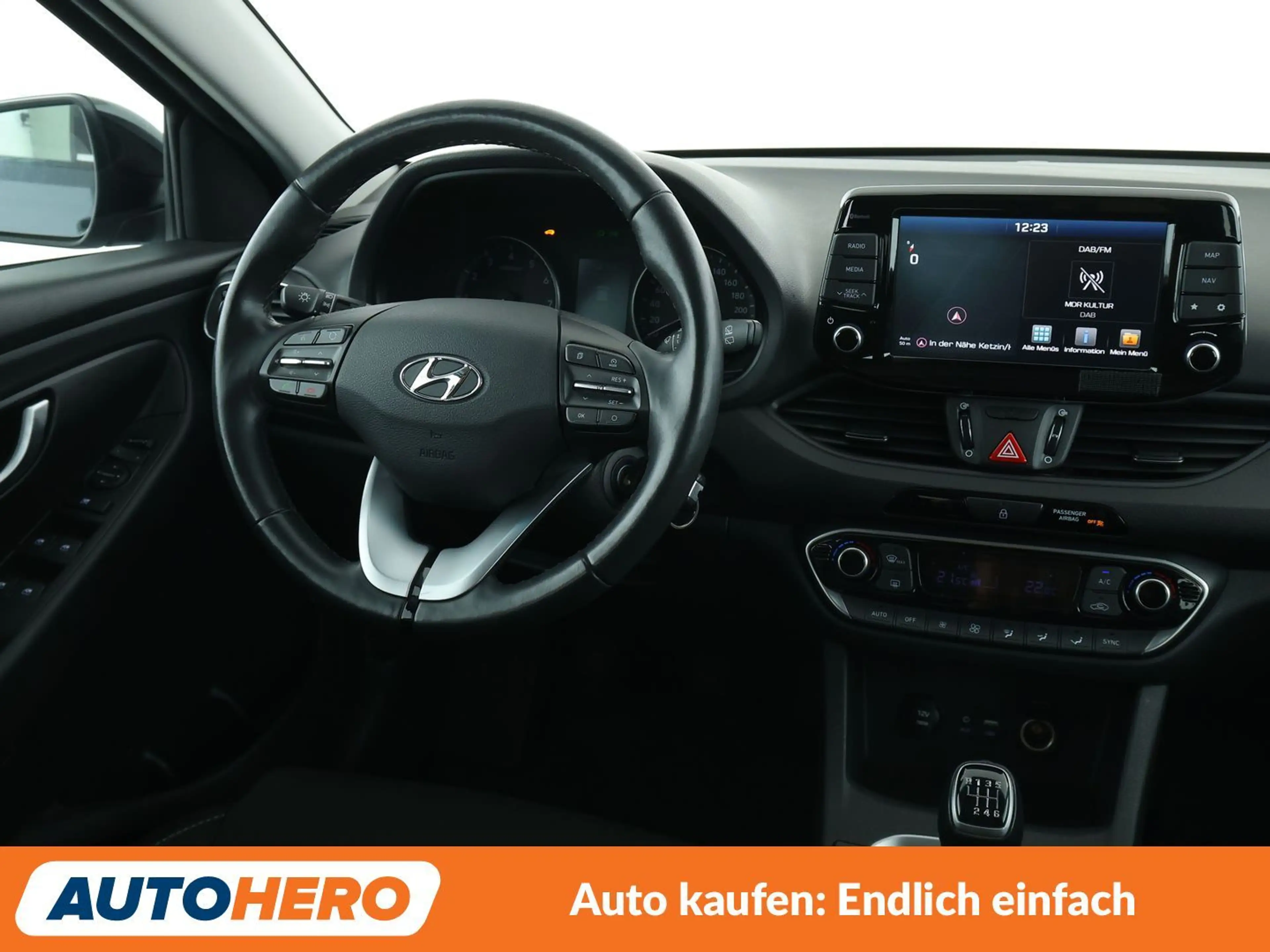Hyundai i30 1.4 YES!*NAVI*SPUR*CAM*PDC*SHZ*KLIMA* — photo 13
