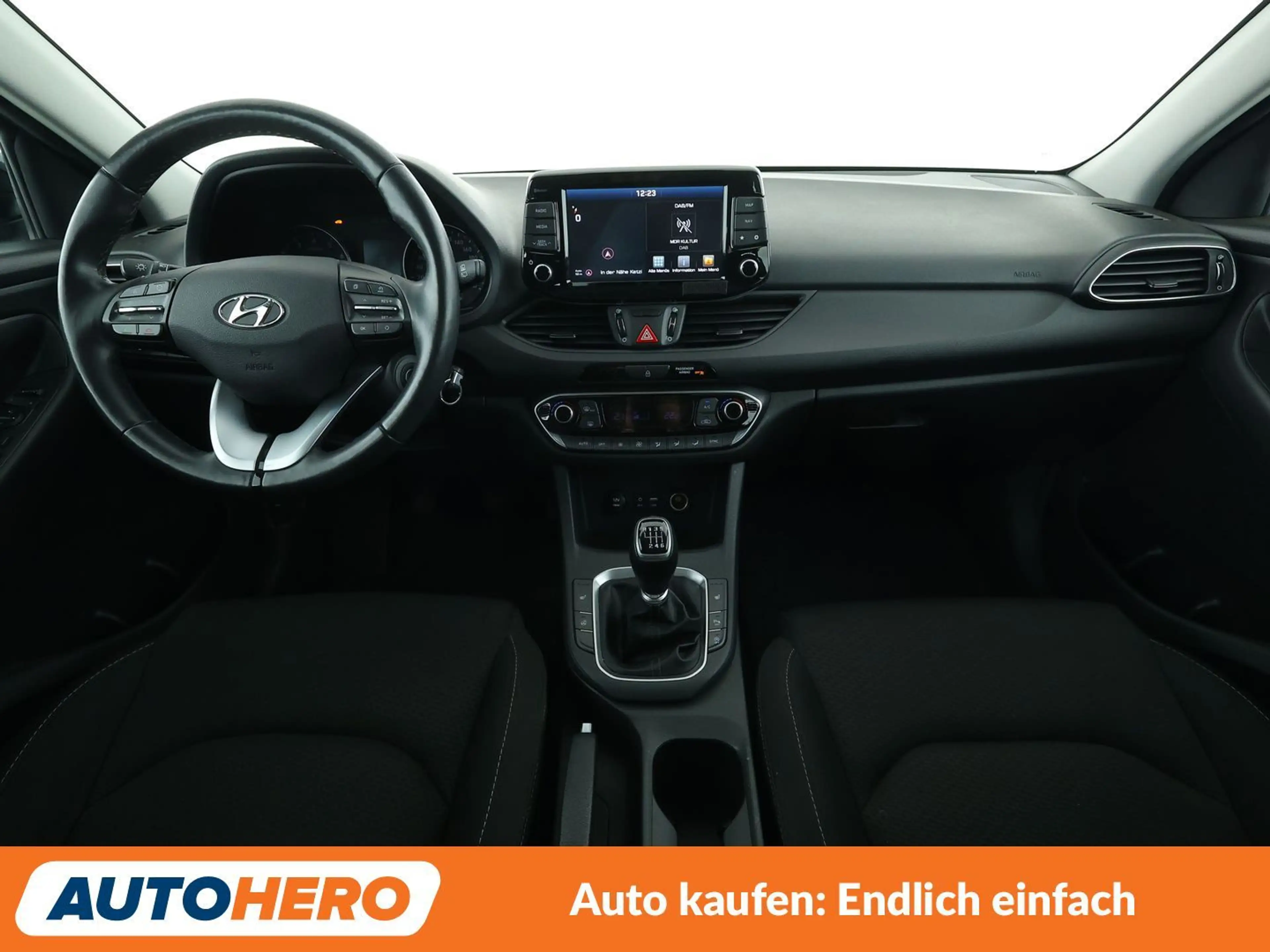 Hyundai i30 1.4 YES!*NAVI*SPUR*CAM*PDC*SHZ*KLIMA* — photo 12