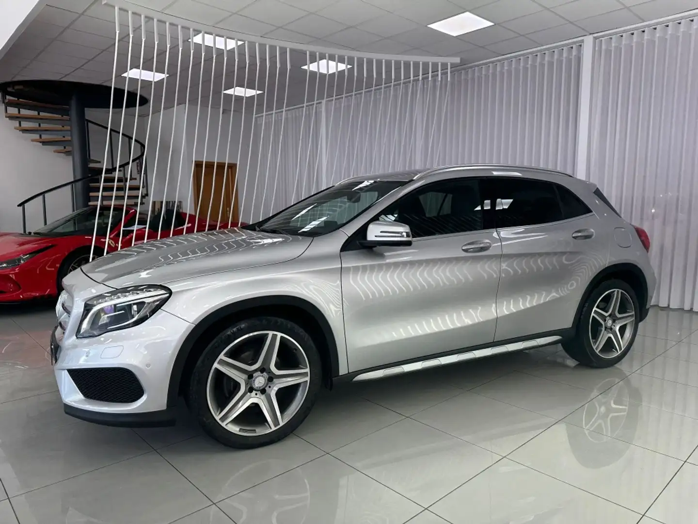 Mercedes-Benz GLA 200 200d AMG Line 7G-DCT Gris - 2