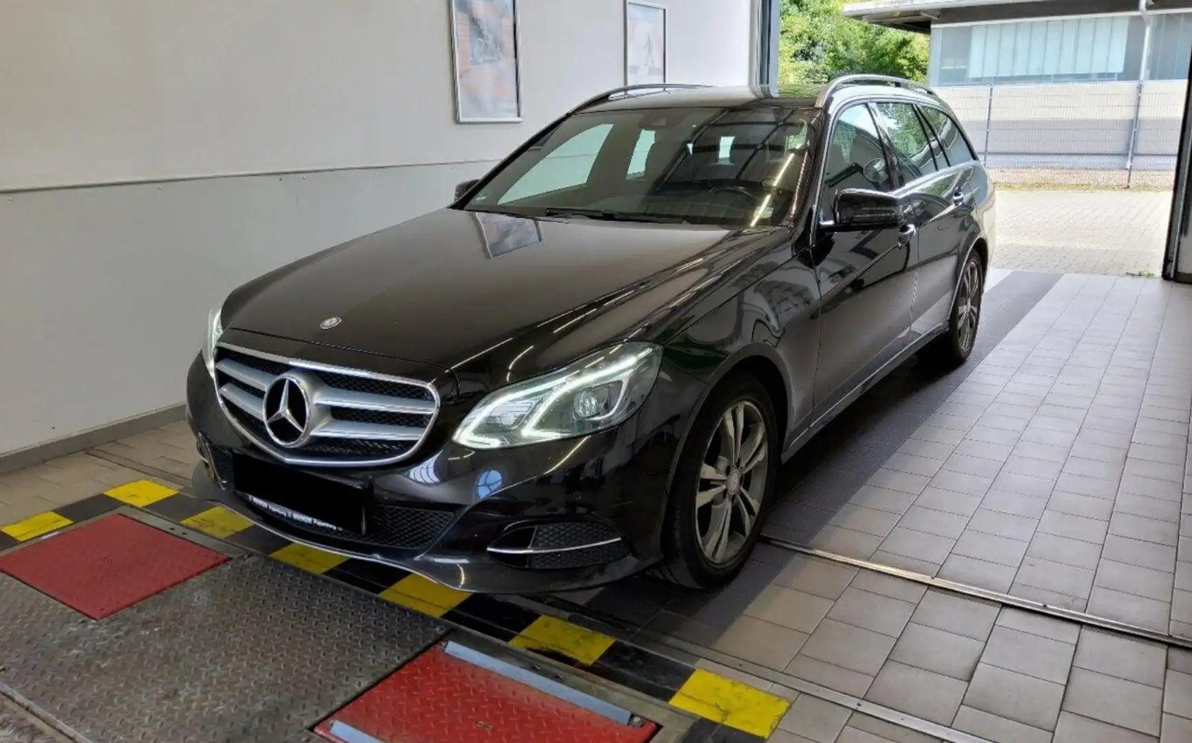 Mercedes-Benz E 250 4M Avantgarde Aut. Comand Schiebedach AHK Noir - 1