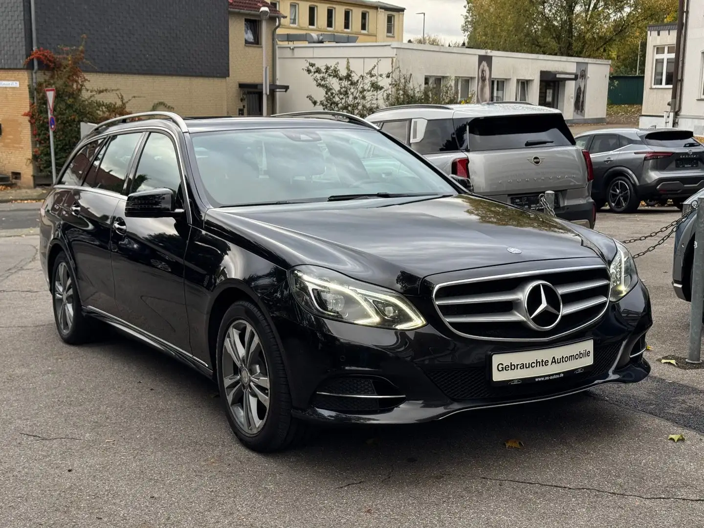 Mercedes-Benz E 250 4M Avantgarde Aut. Comand Schiebedach AHK Negru - 1