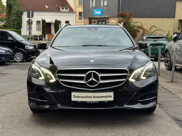 Mercedes-Benz E 250 4M Avantgarde Aut. Comand Schiebedach AHK
