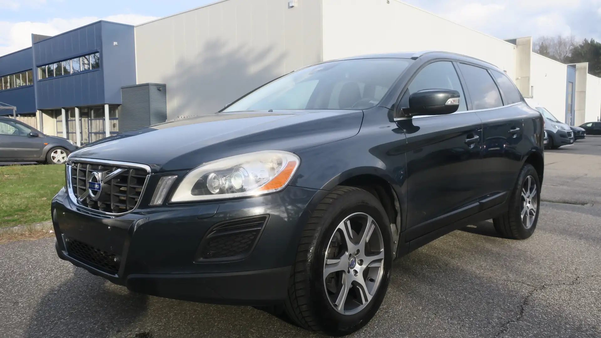 Volvo XC60 2.4 D3 AWD Summum Geartronic Noir - 1