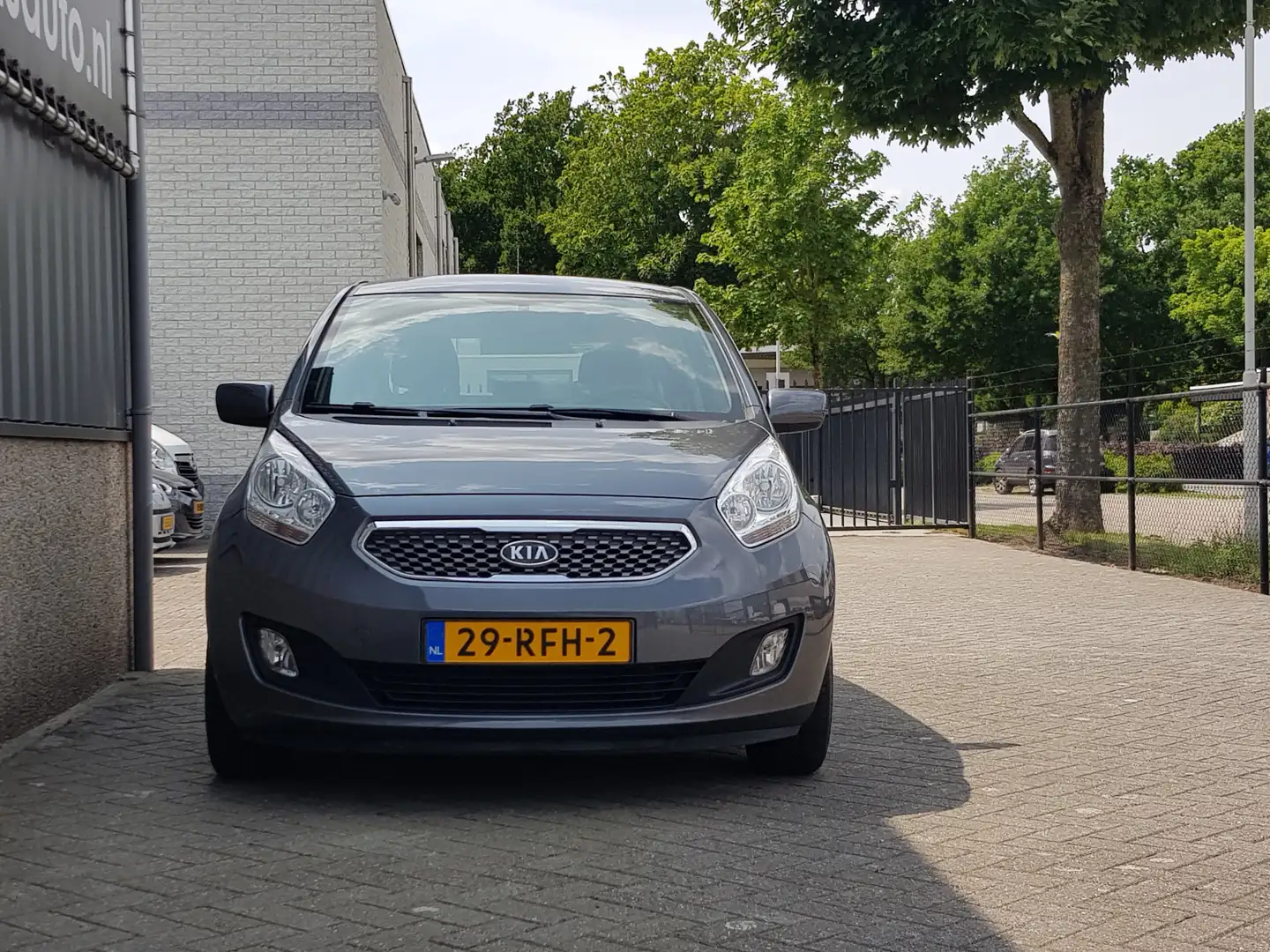 Kia Venga 1.6 CVVT X-tra uitvoering automaat hoge-instap 1e Gris - 2