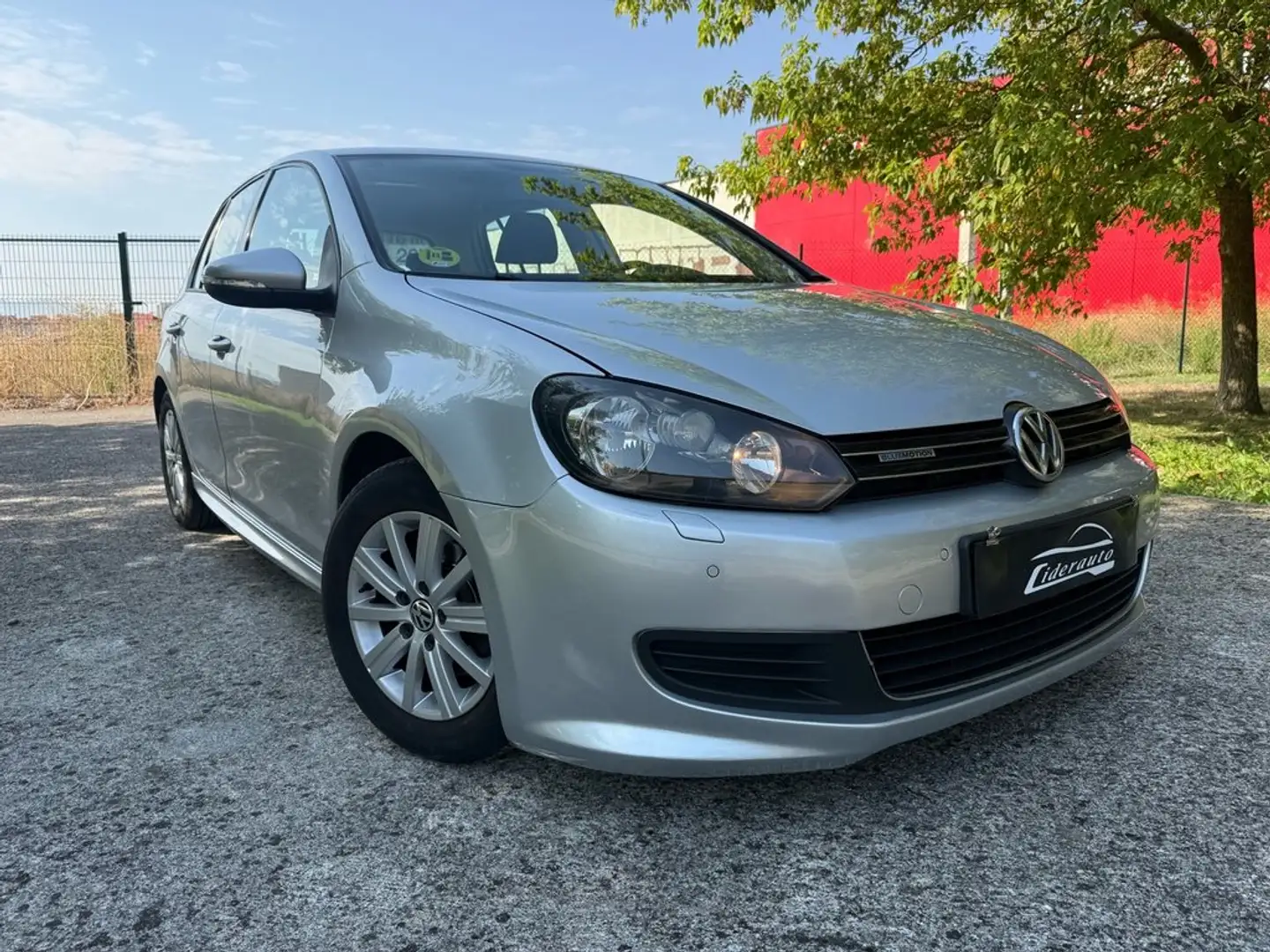 Volkswagen Golf 1.6 TDI 105cv BlueMotion Gris - 2