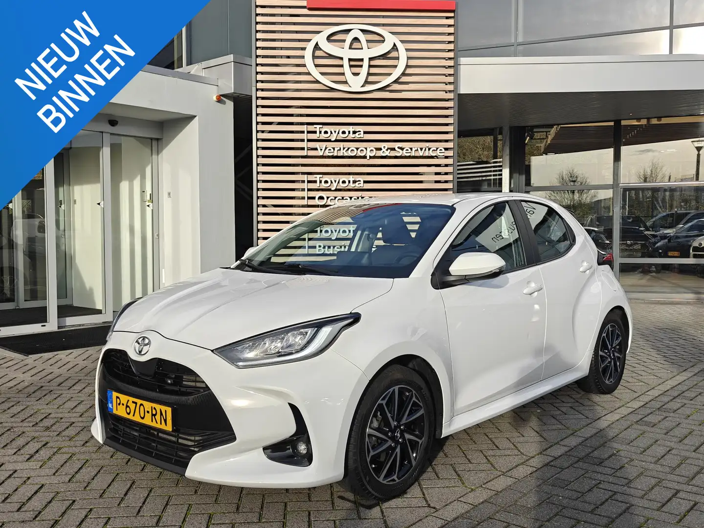 Toyota Yaris 1.5 VVT-i Dynamic ALL-SEASON NAVI LM-VELGEN KEYLES Blanc - 1