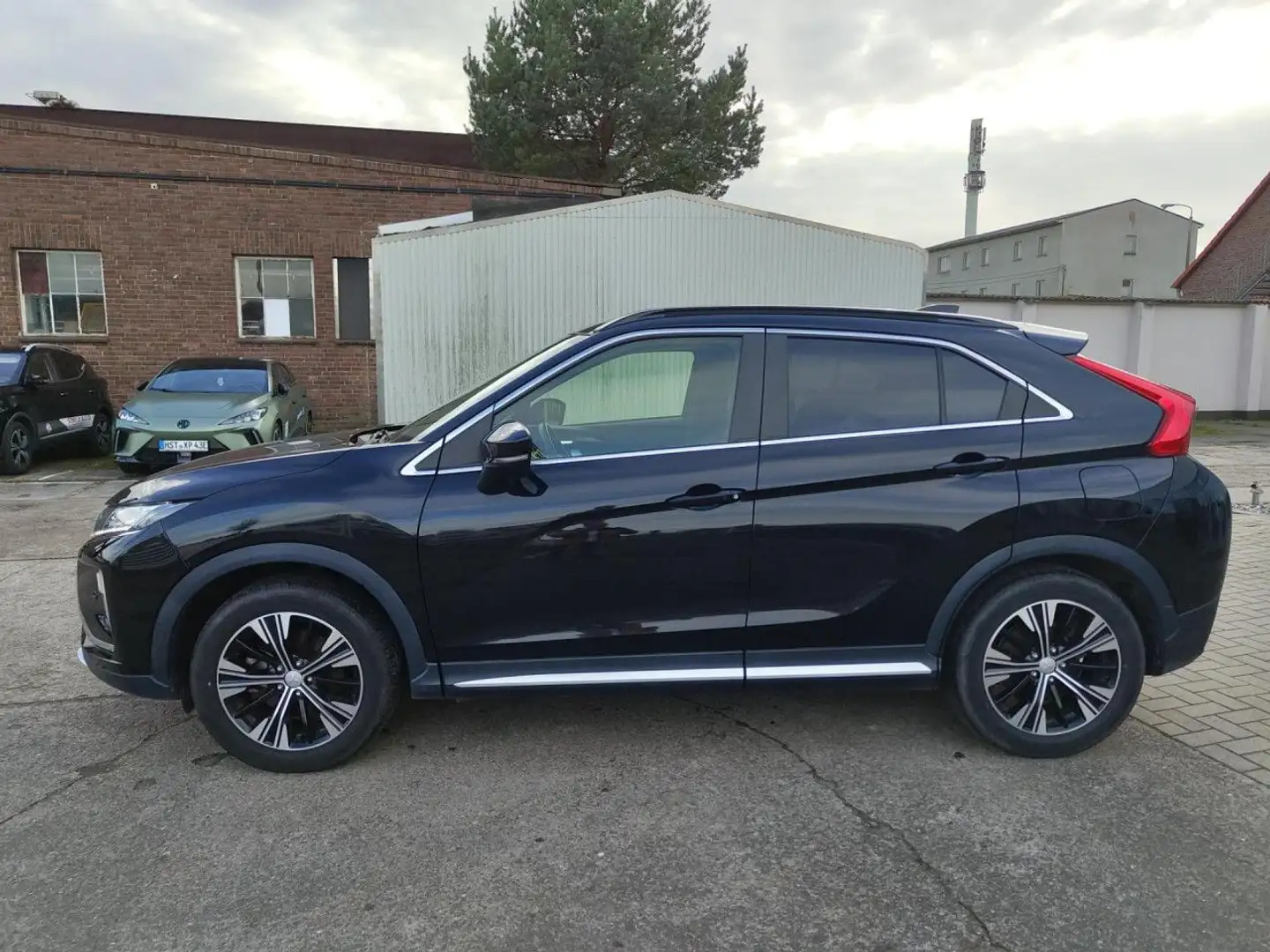 Mitsubishi Eclipse Cross 1.5 T-MIVEC ClearTec 2WD Intro Editi Schwarz - 2