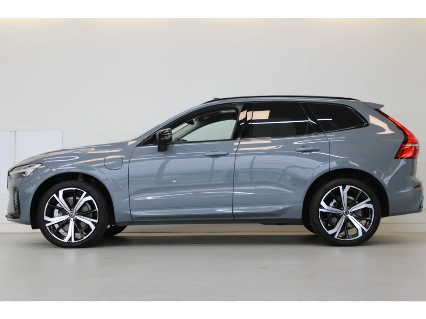 Volvo XC60 T6 350PK AWD Plus Dark | Trekhaak | Gelamineerd Gl Gris - 2