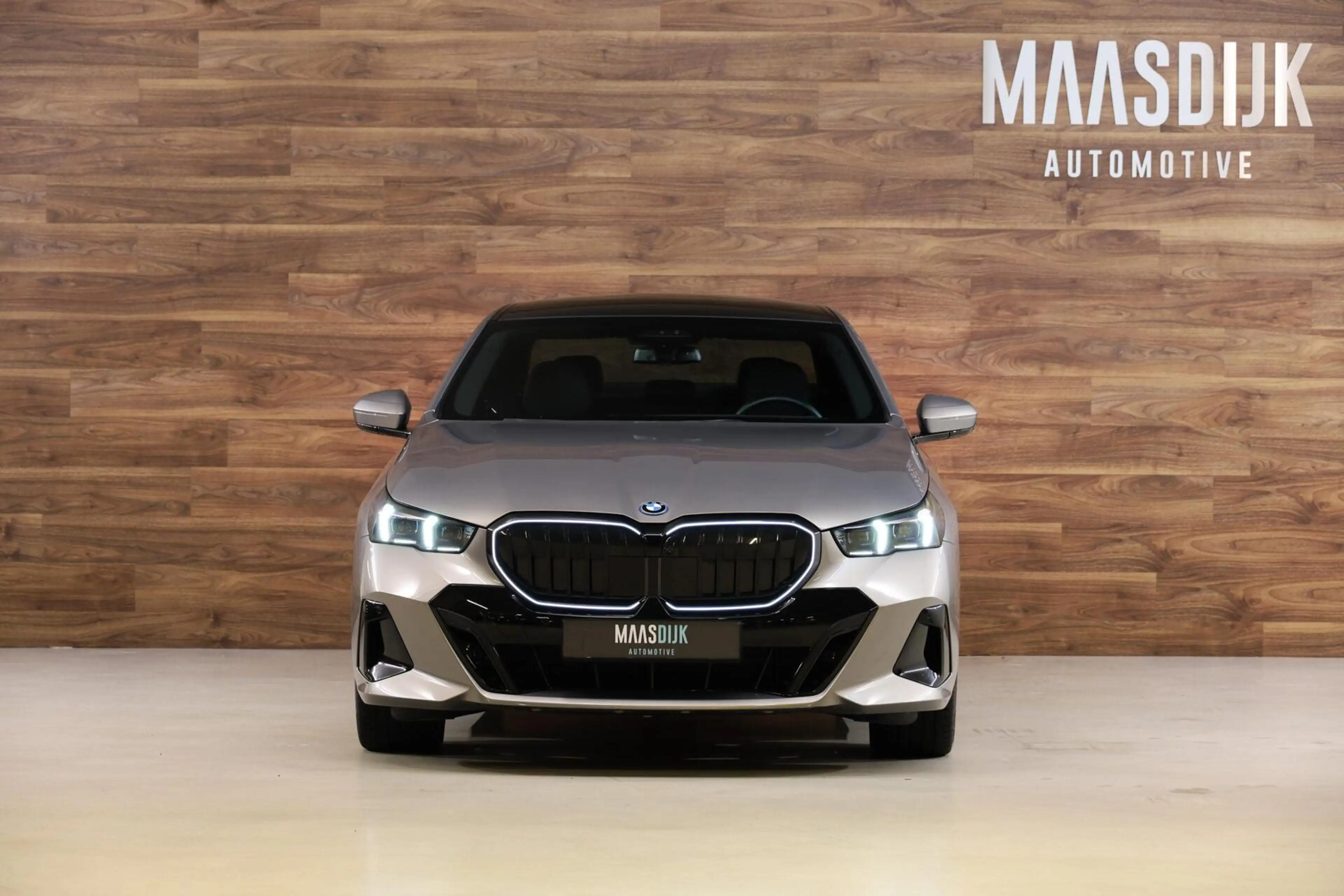 BMW 550 5-serie 550e xDrive — photo 2