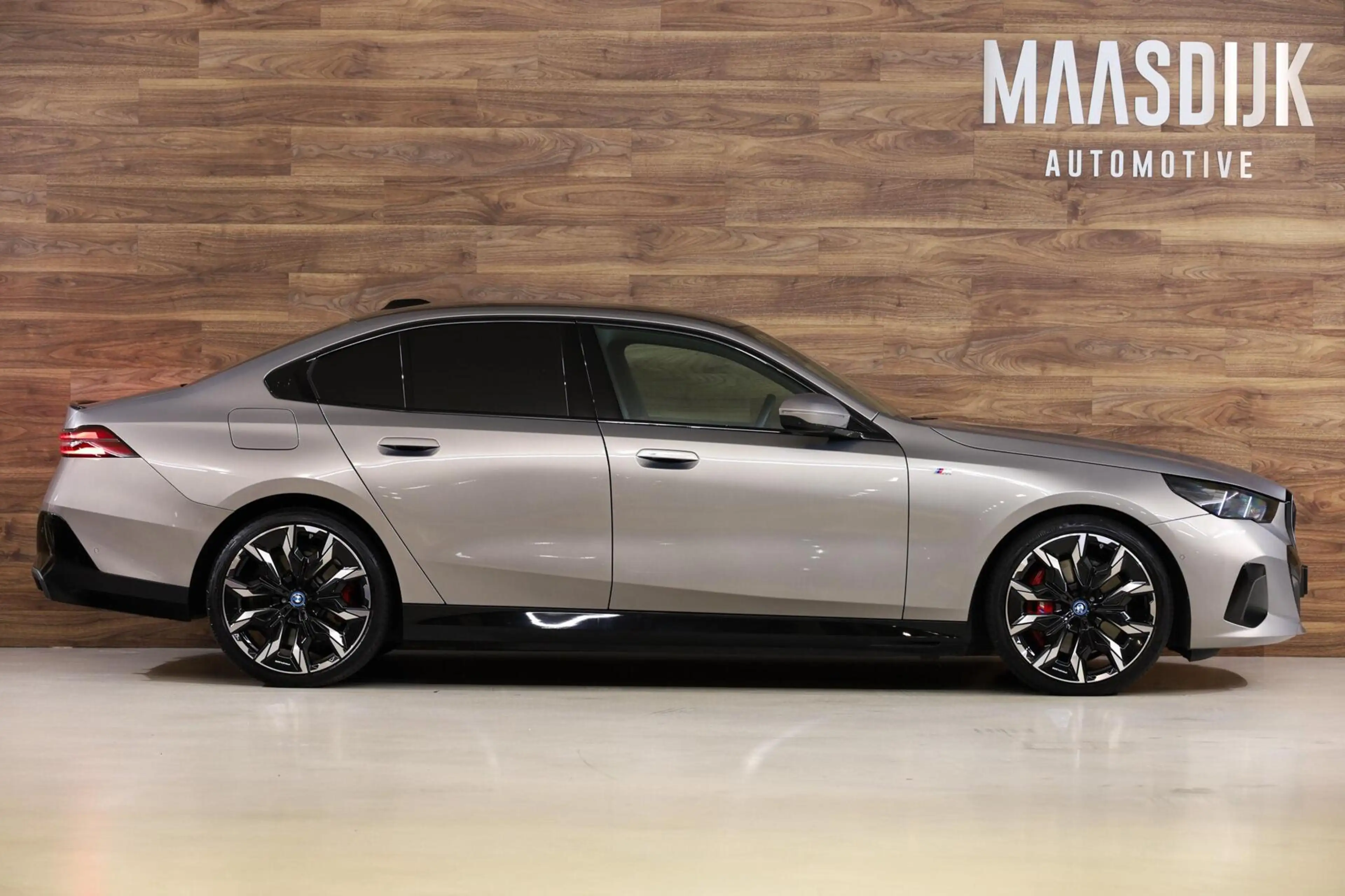 BMW 550 5-serie 550e xDrive — photo 4