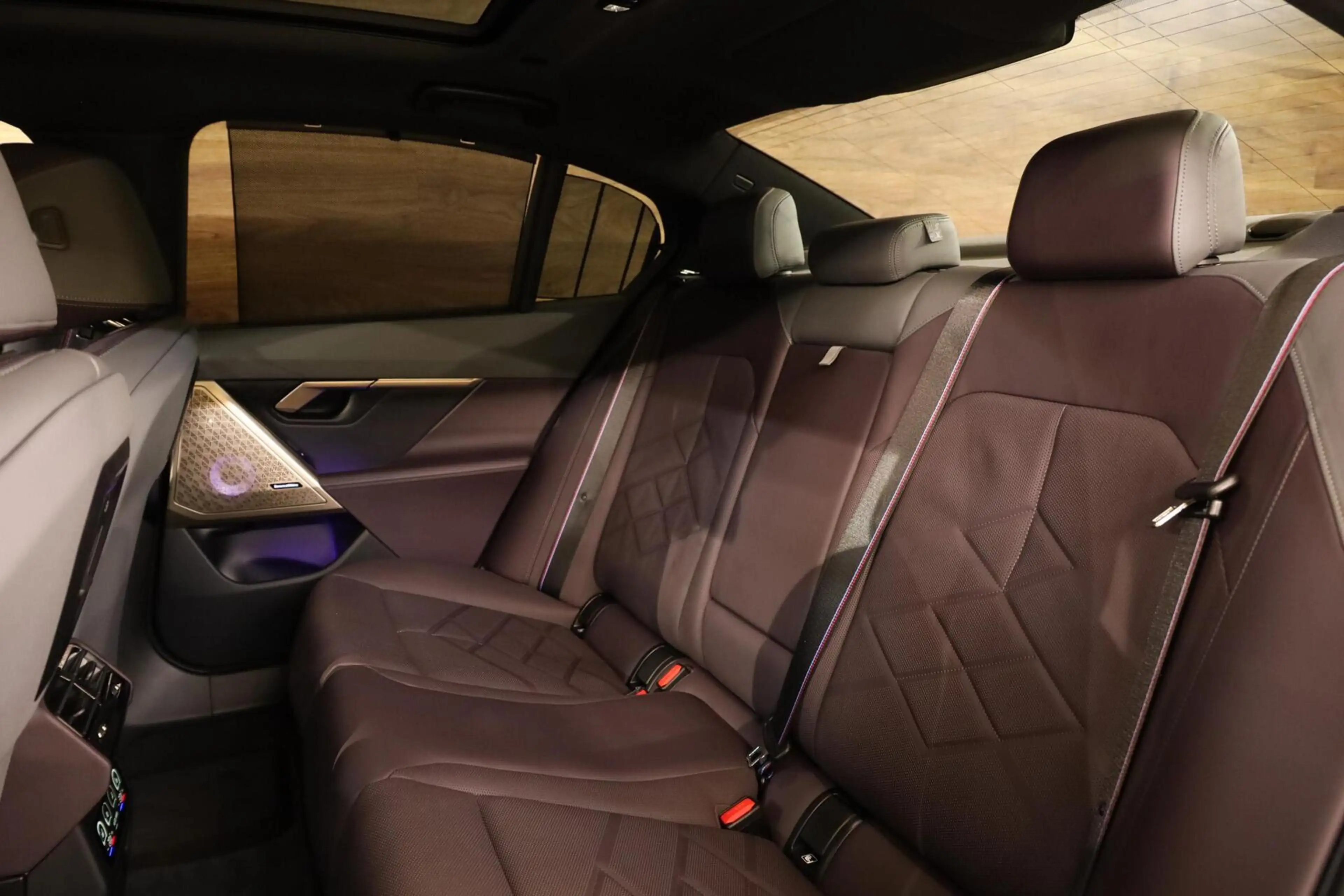 BMW 550 5-serie 550e xDrive — photo 11