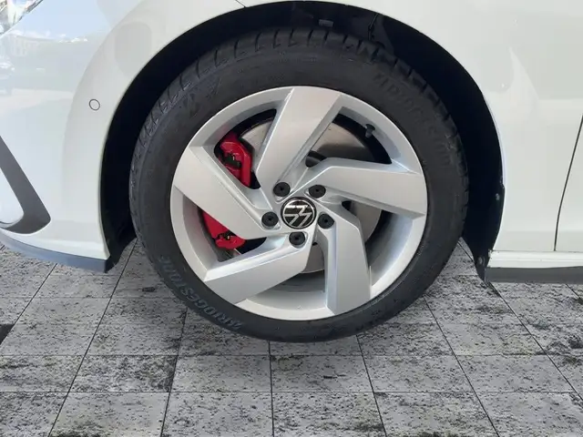 Volkswagen Golf view 8