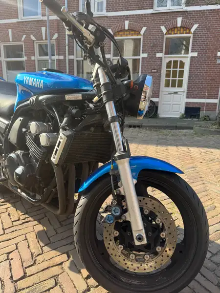 Yamaha FZS 600 - foto 4