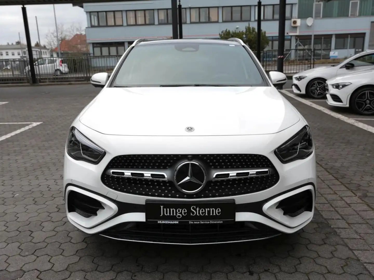 Mercedes-Benz GLA 200 AMG Navi Panorama Distronic 360° Memory Weiß - 2