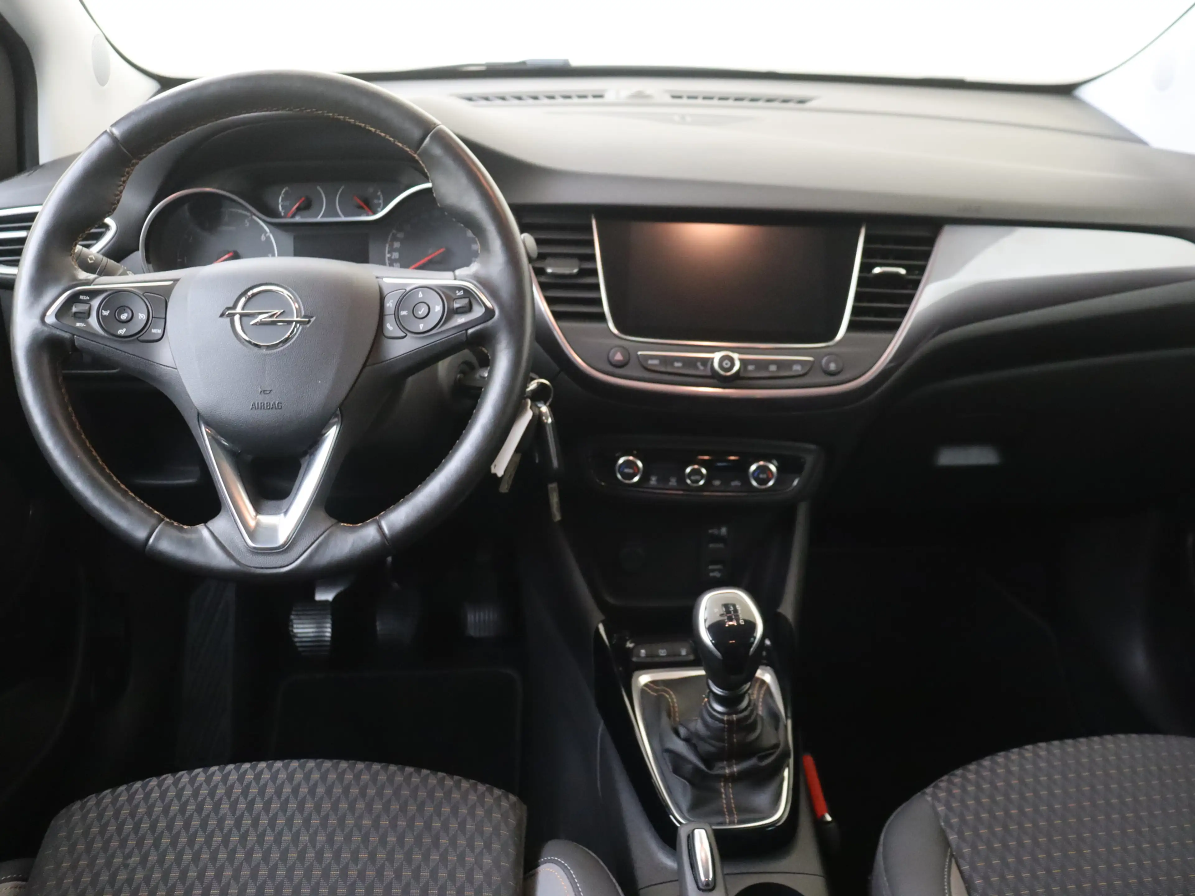 Opel Crossland X 1.2 Turbo Innovation — photo 5