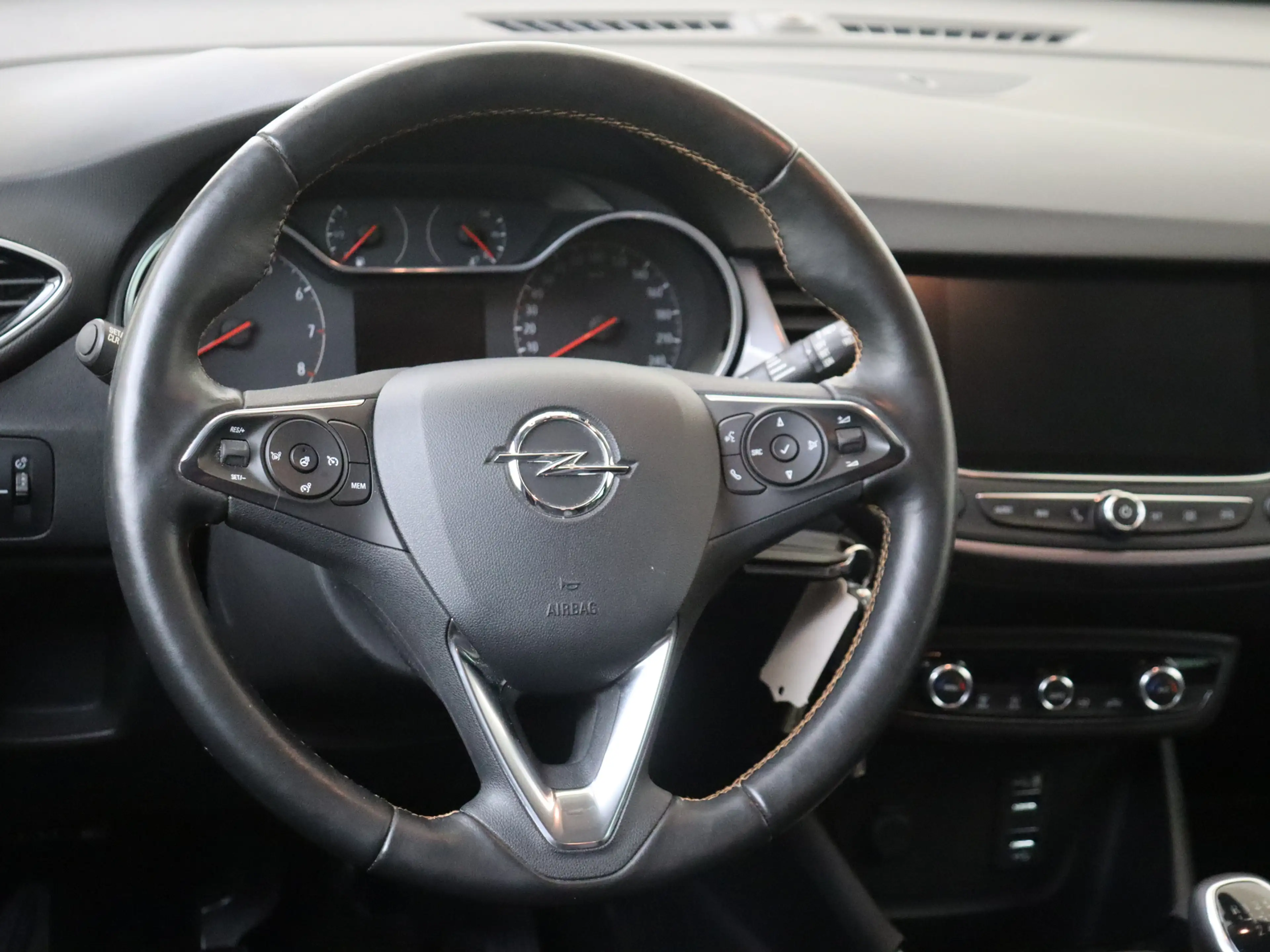 Opel Crossland X 1.2 Turbo Innovation — photo 6