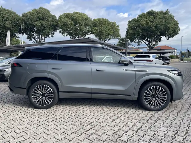 Jaecoo J8 view 4