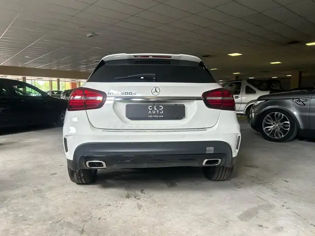 Mercedes-Benz GLA view 3