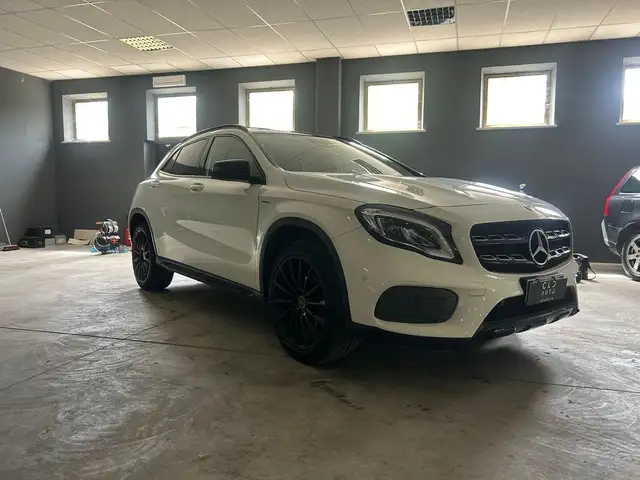 Mercedes-Benz GLA view 5