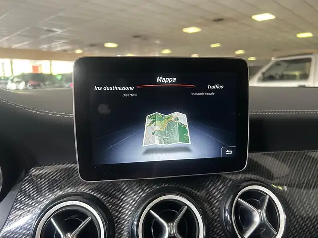Mercedes-Benz GLA view 14