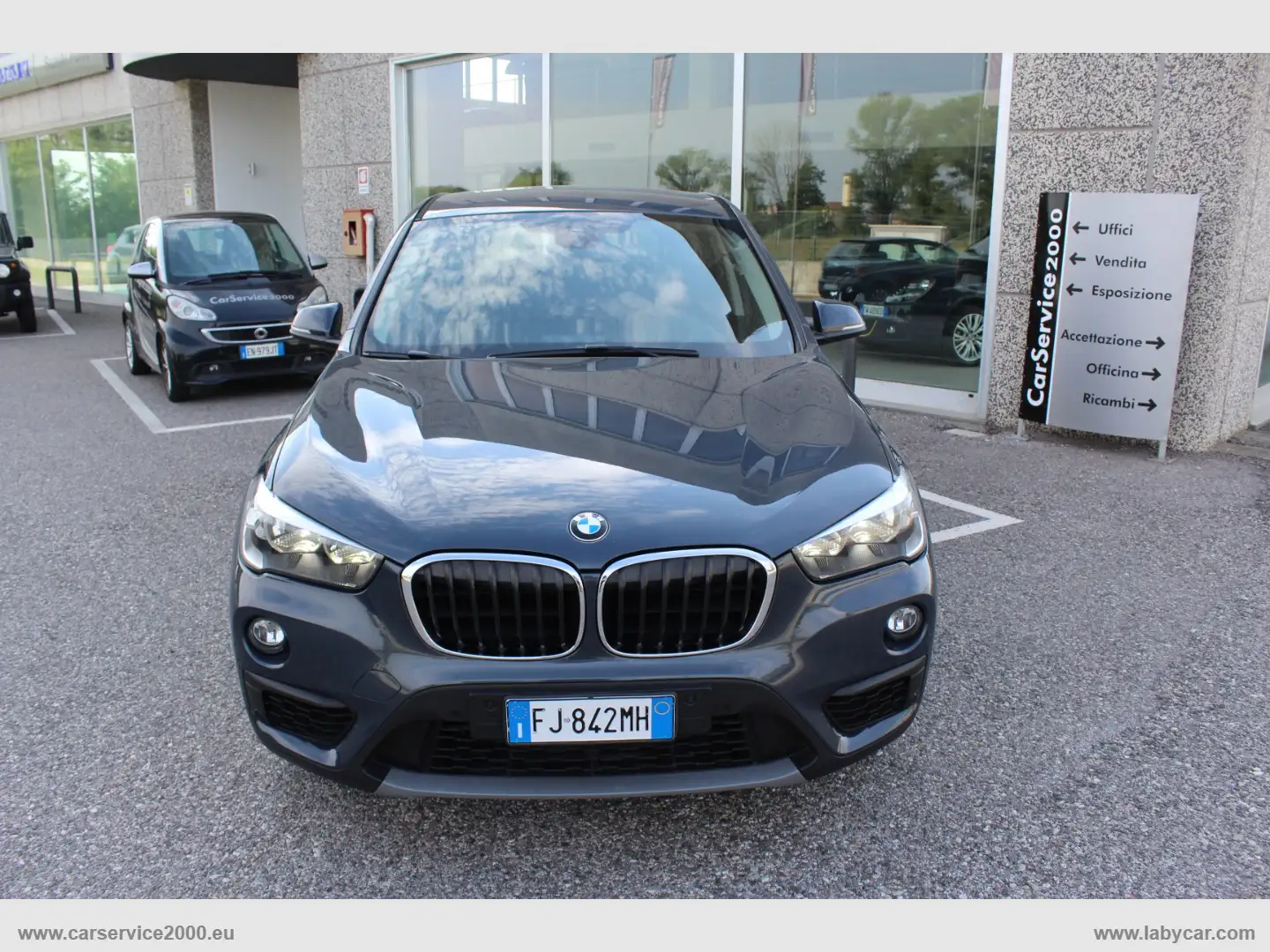 BMW X1 sDrive20d Business Gri - 2