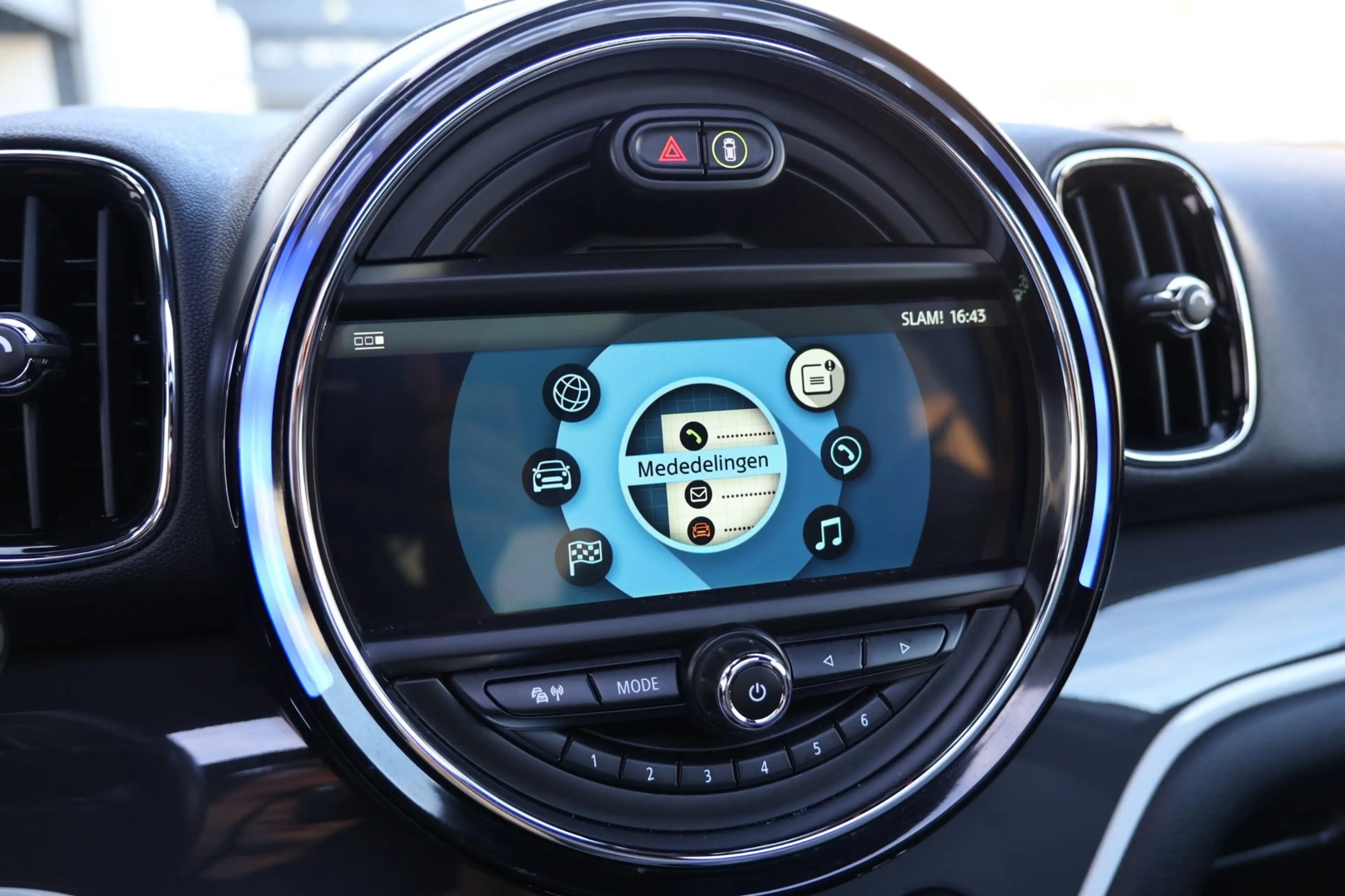 MINI Cooper SE Countryman 1.5 ALL4 Pano Navi Camera LED !! — photo 18