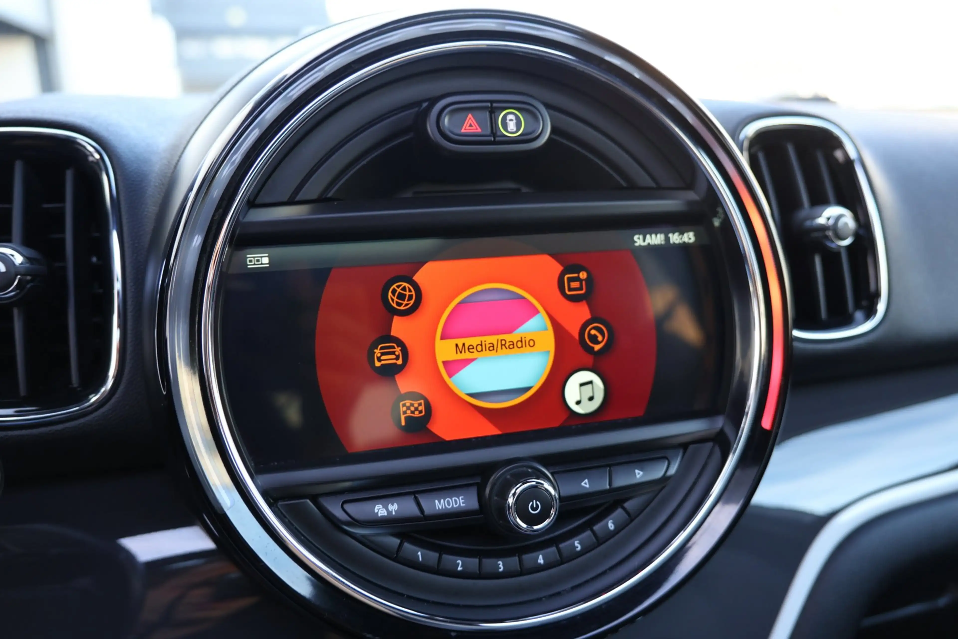 MINI Cooper SE Countryman 1.5 ALL4 Pano Navi Camera LED !! — photo 17