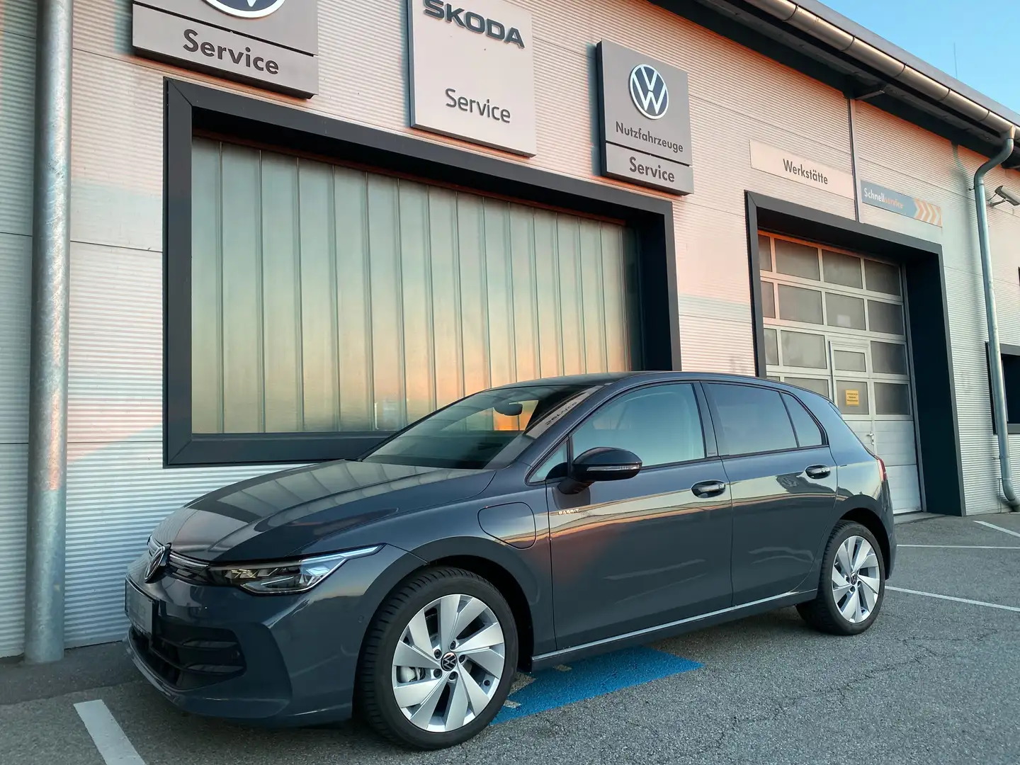 Volkswagen Golf 1.5TSI Rabbit e-Hybrid 150 kW ***TAGESZULASSUNG*** - 2
