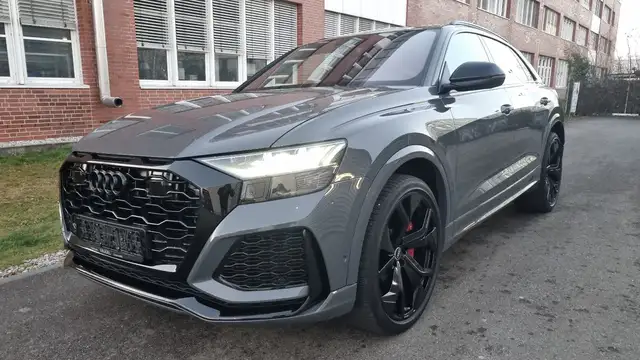 Audi RS Q8 /AHK/STHZG/B&O/Keram/Pano/23'/Matrix/HUD/