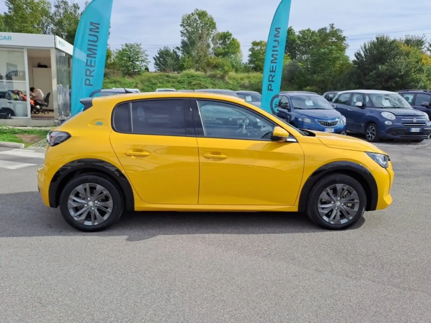 Peugeot 208 Allure Pack e 136cv Giallo - 2