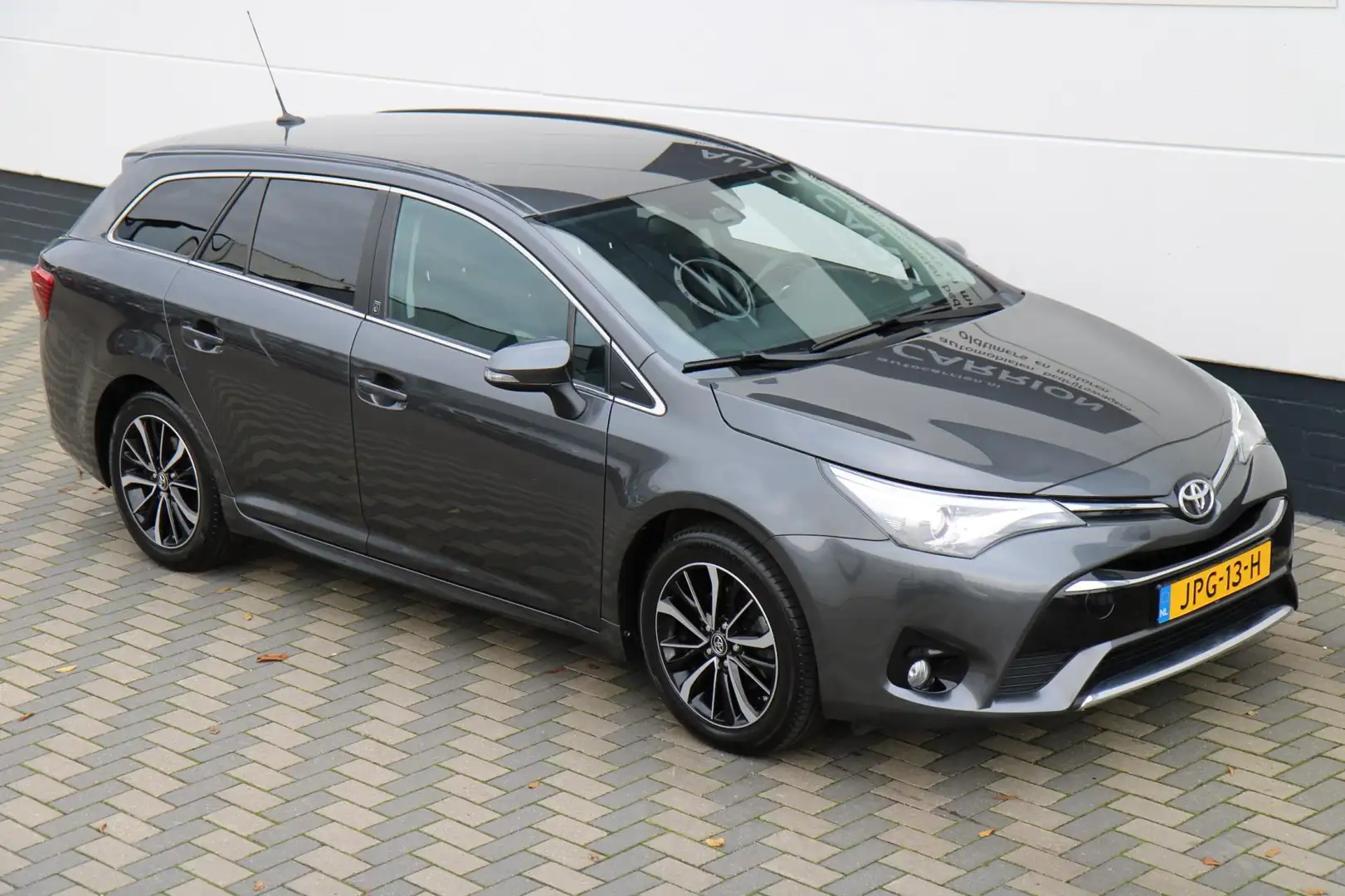 Toyota Avensis Touring Sports 1.8 VVT-i Navi Cruise Trekhaak !! Grijs - 1