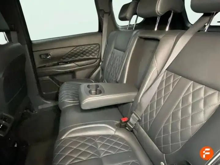 Mitsubishi Outlander PHEV Kaiteki 4WD 2021, foto 34