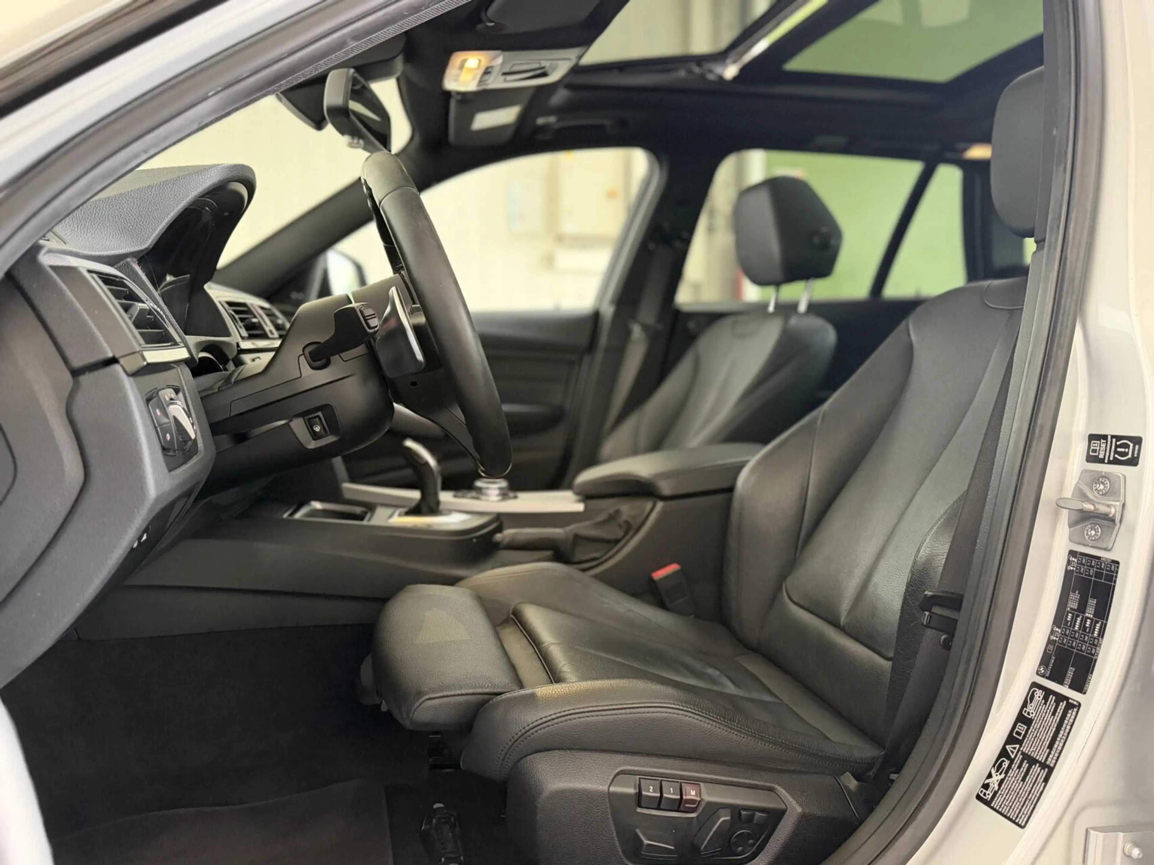 BMW 335 3-serie Touring 335i xDrive High Executive — photo 16