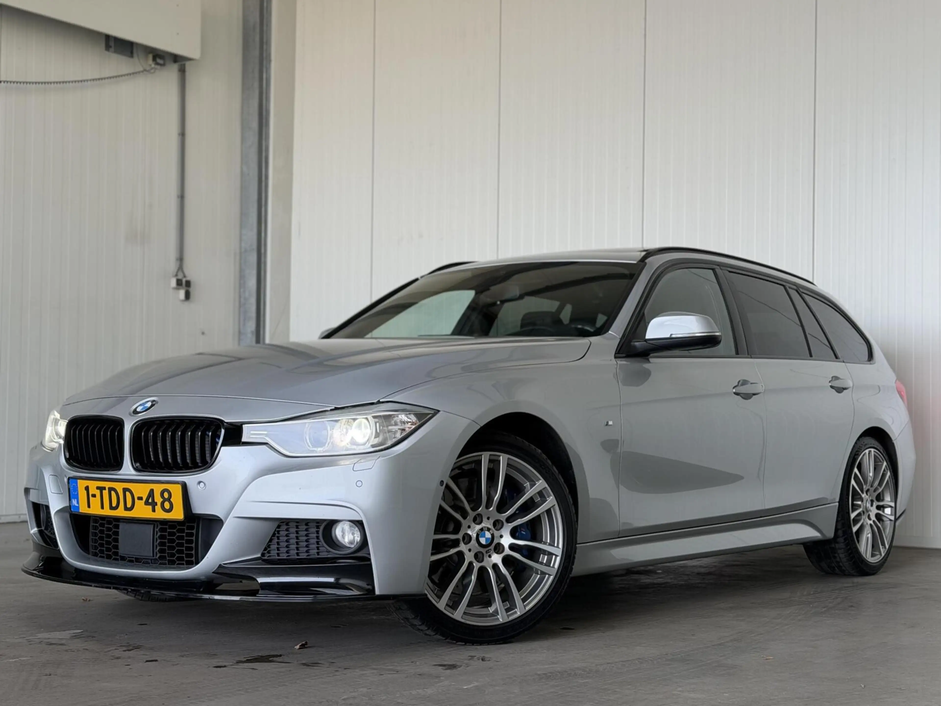BMW 335 3-serie Touring 335i xDrive High Executive — photo 2