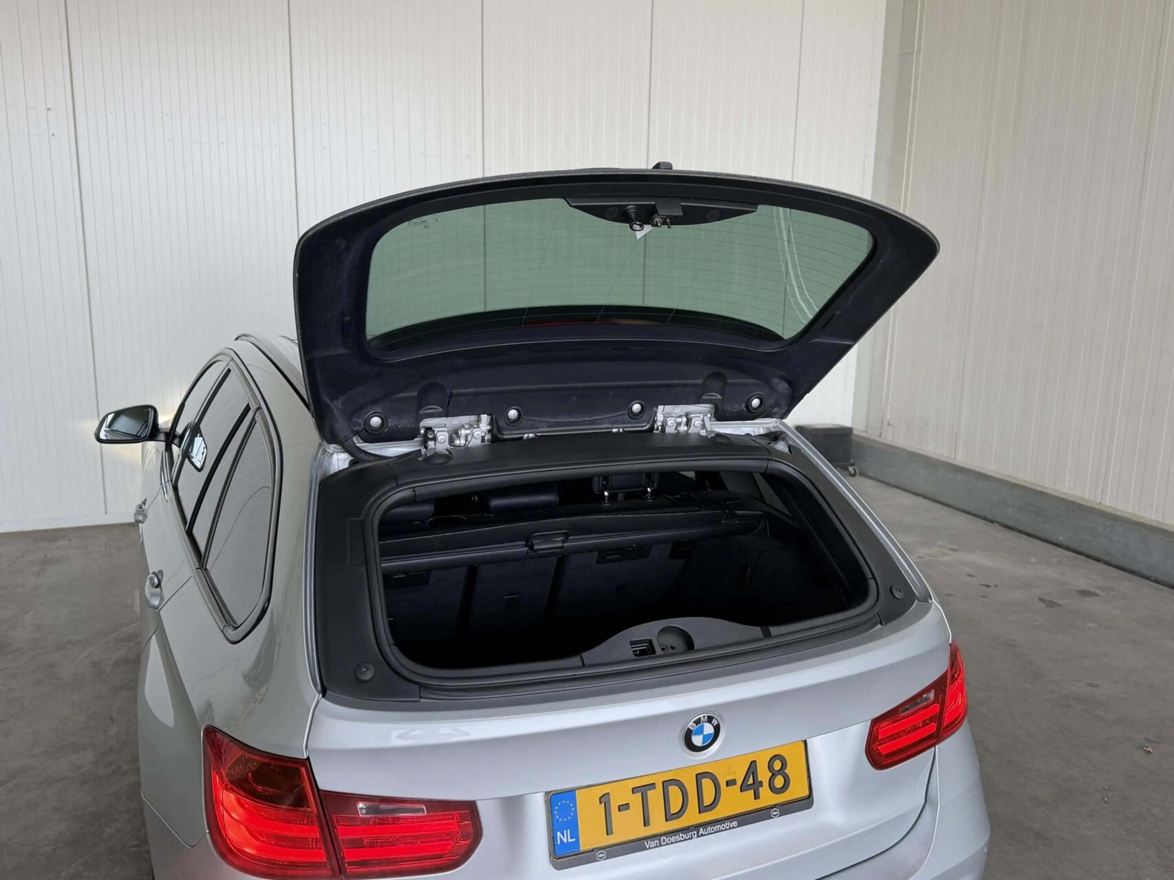 BMW 335 3-serie Touring 335i xDrive High Executive — photo 43