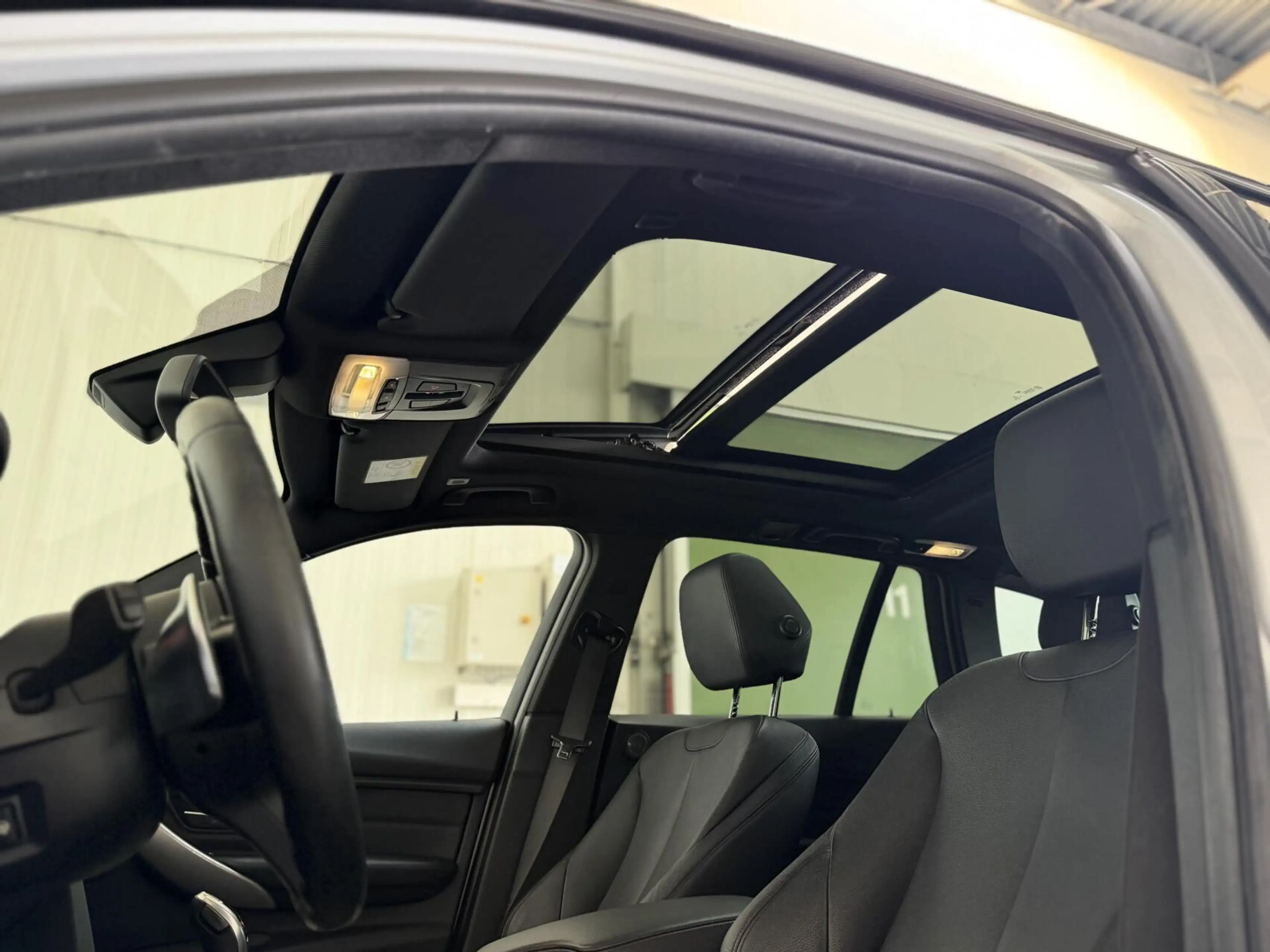 BMW 335 3-serie Touring 335i xDrive High Executive — photo 40