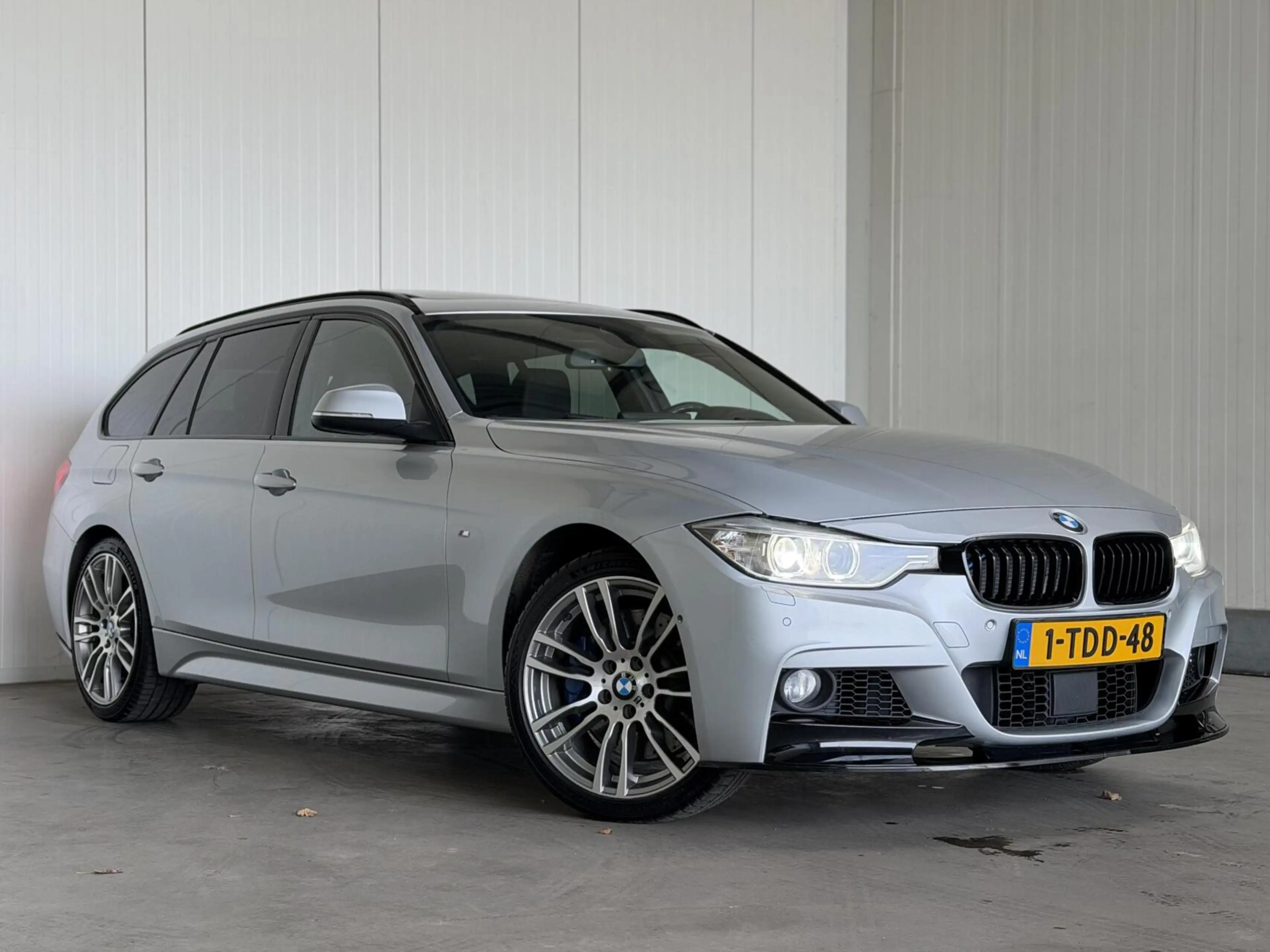 BMW 335 3-serie Touring 335i xDrive High Executive