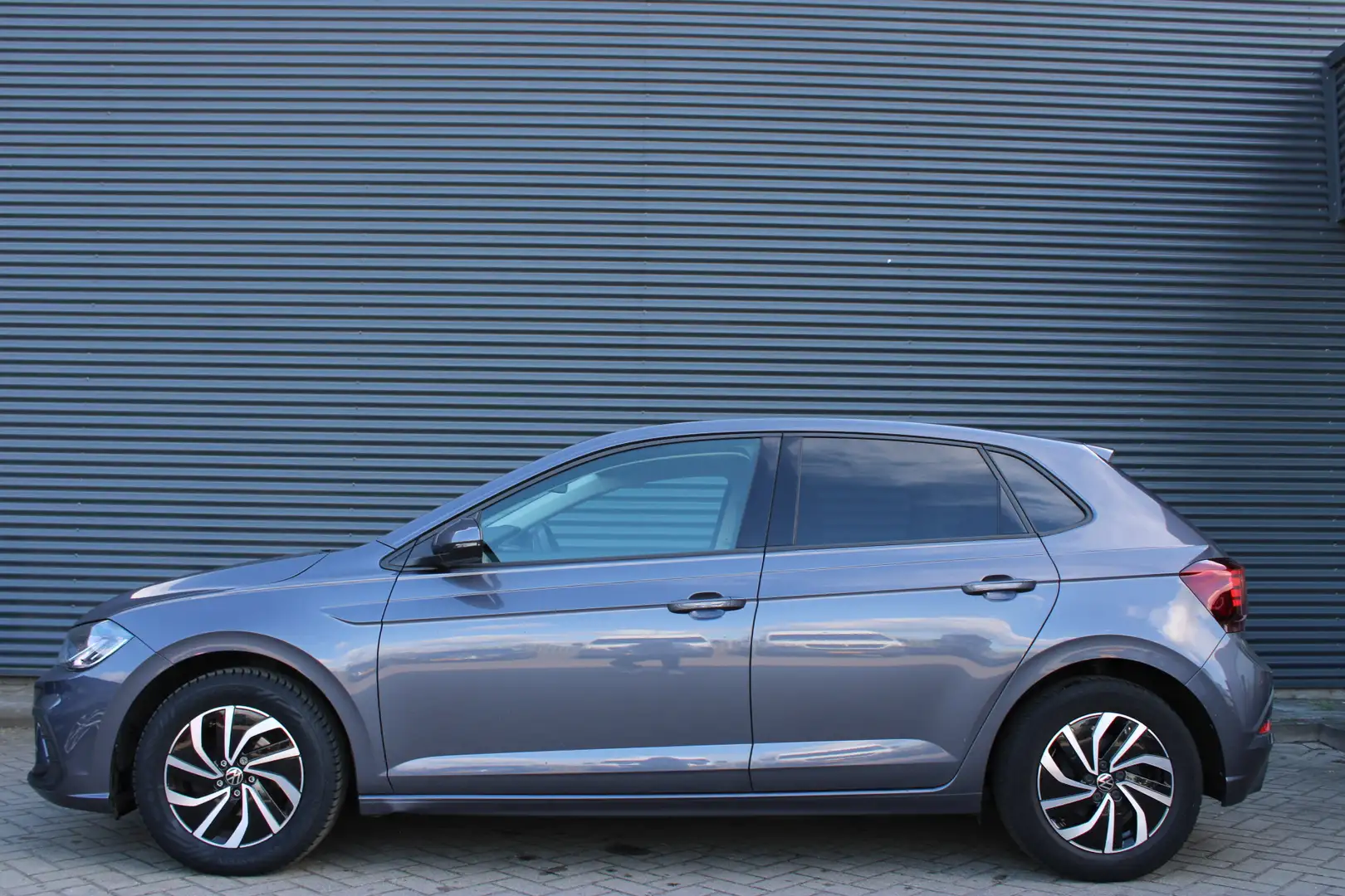 Volkswagen Polo 1.0 TSI Life Business Navigatie Clima Adaptive-Cru Grigio - 2