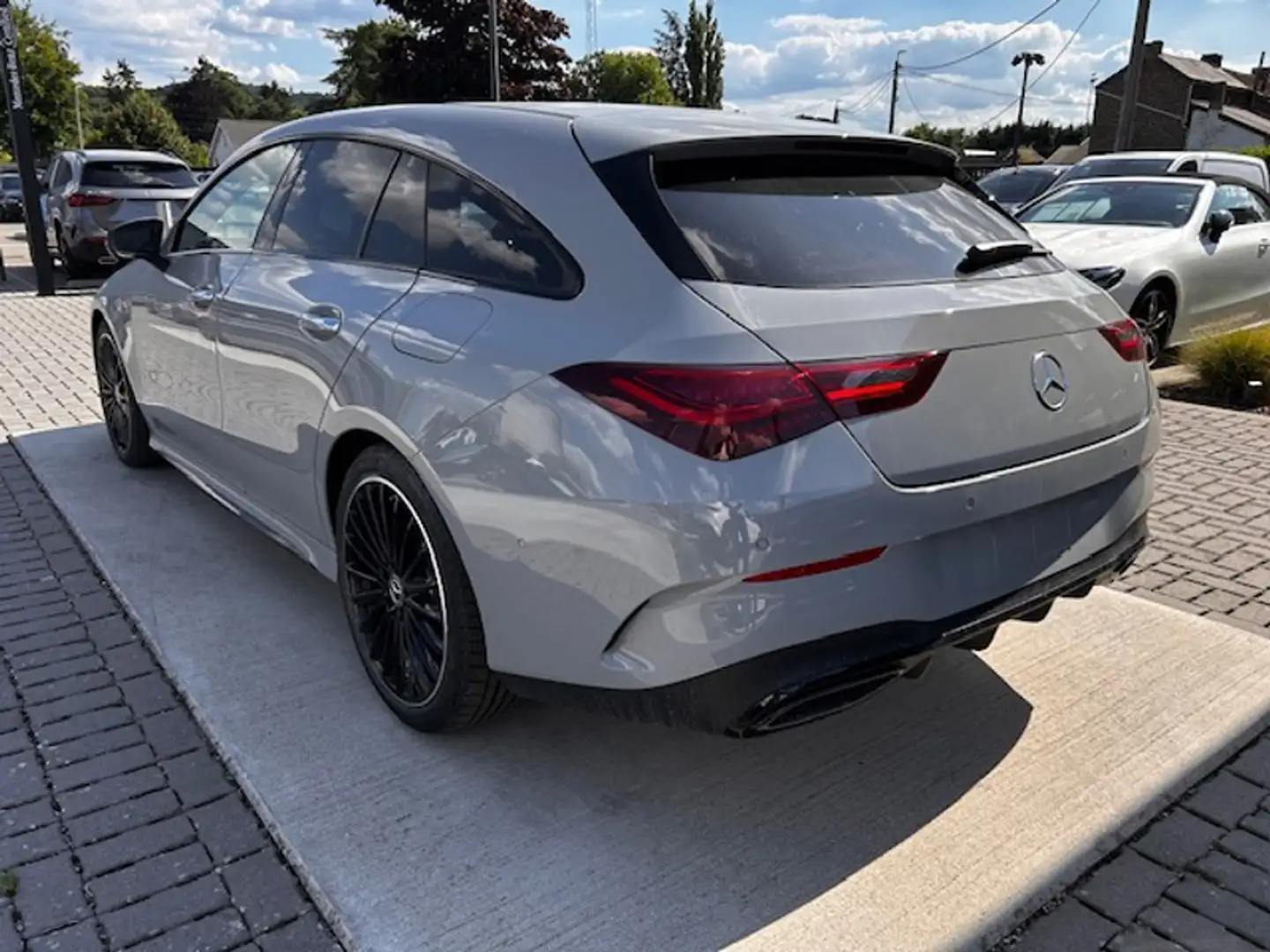 Mercedes-Benz CLA 180 180 Shooting Brake Star Edition - SAGA Huy (+32 85 Grijs - 2