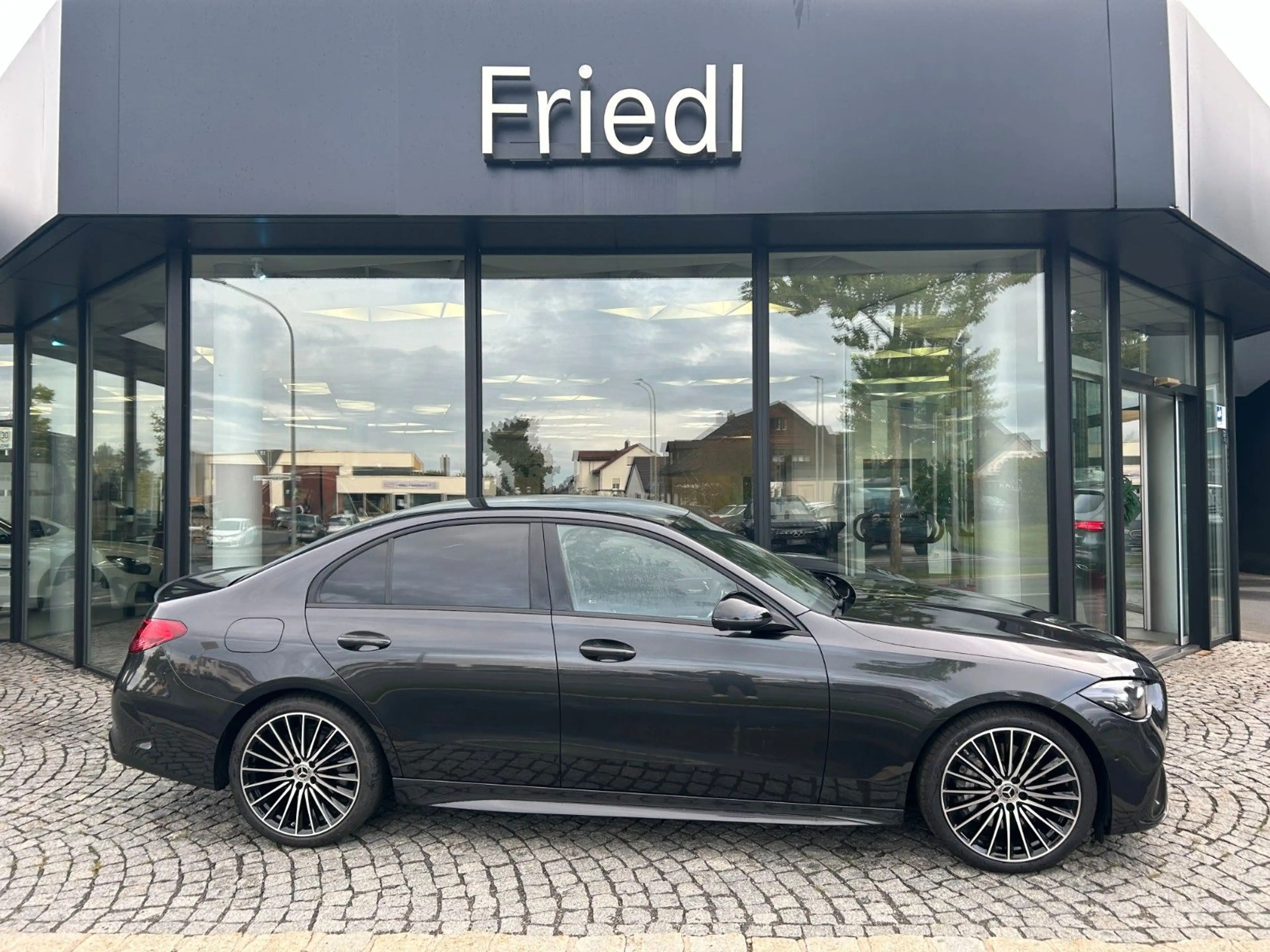 Mercedes-Benz C 180 AMG Line, AHK, LED, 360, 19ZOLL, Distro — photo 2