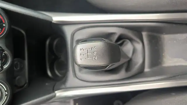 Peugeot 2008 view 27