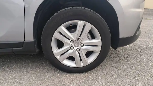 Peugeot 2008 view 17