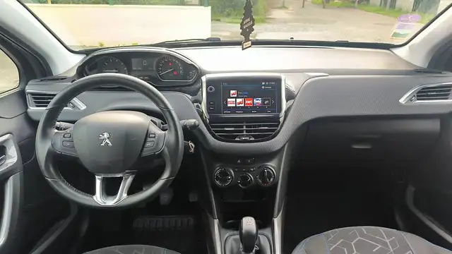 Peugeot 2008 view 11