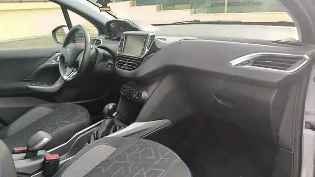 Peugeot 2008 view 10