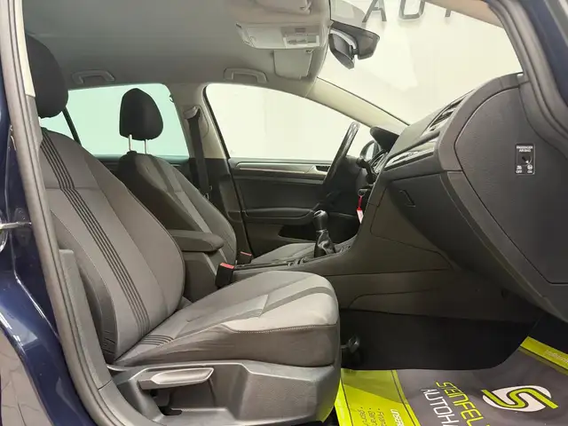 Volkswagen Golf view 13