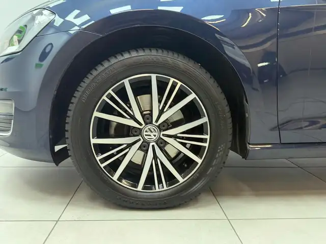 Volkswagen Golf view 5