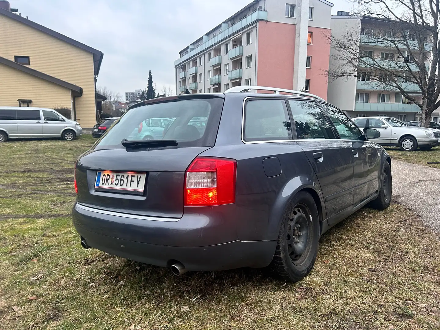 Audi A4 Avant 3,0 V6 quattro Grau - 2